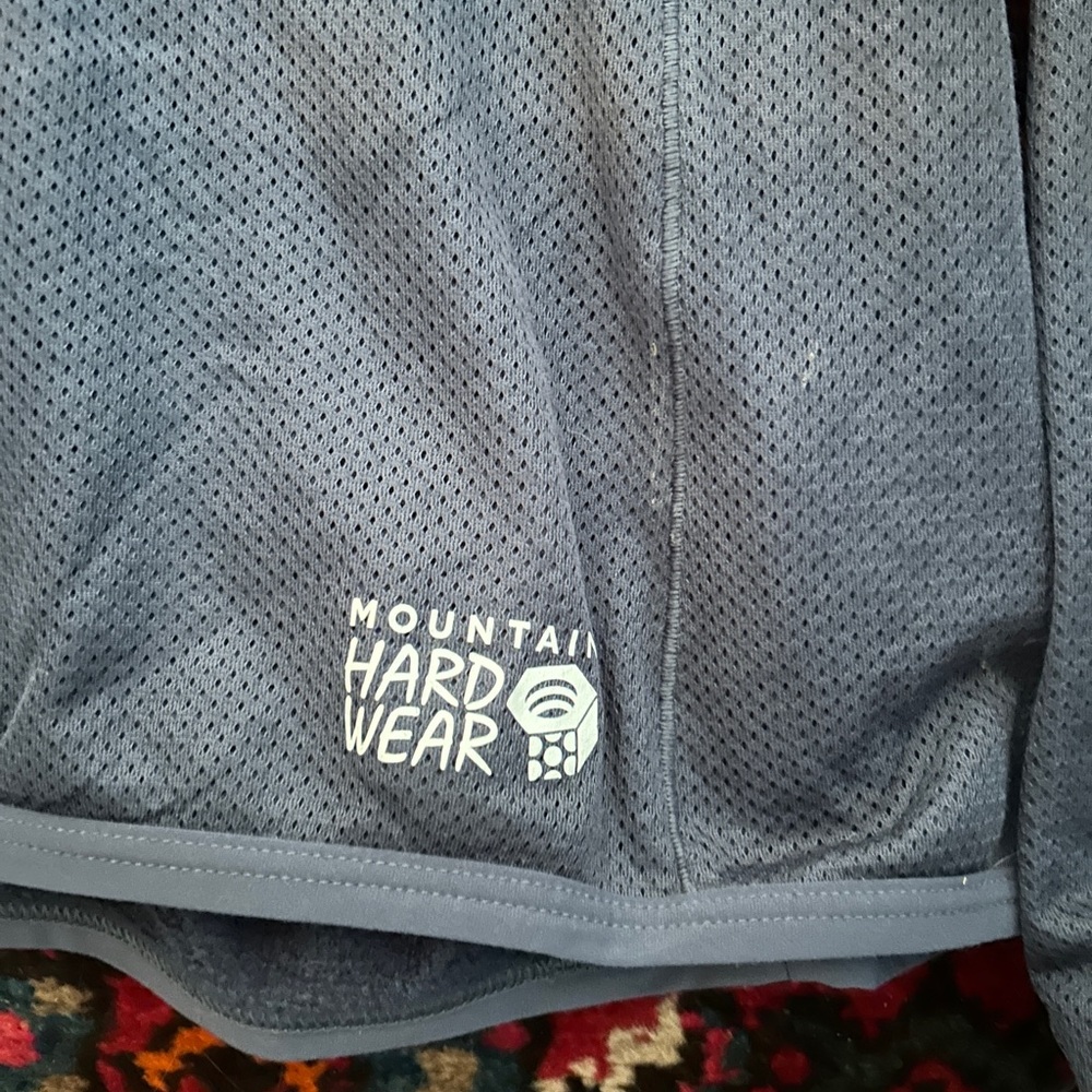 Grey small Mountain Hardwear
AirMesh 1/2-Zip Top - Women's - Picture 4 of 6